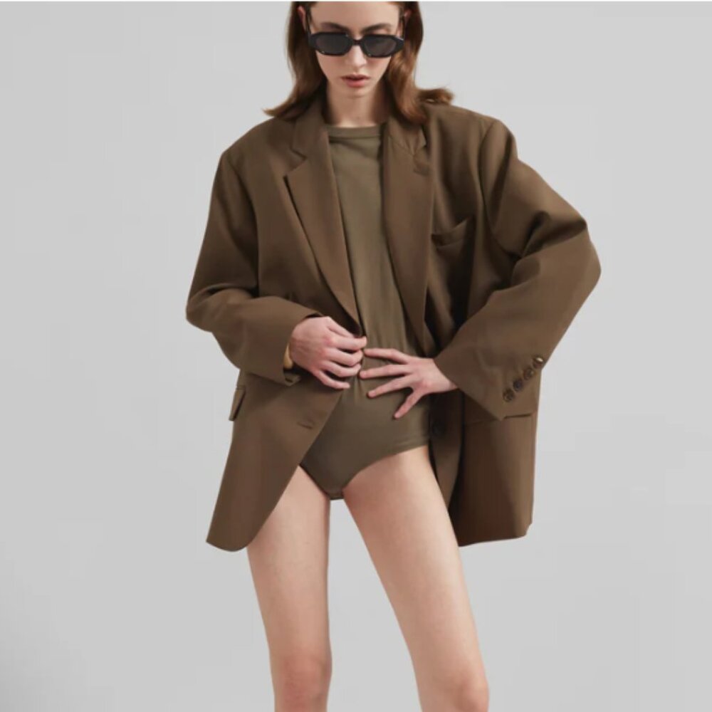 Bea Blazer in the coveted size XS - Chocolate